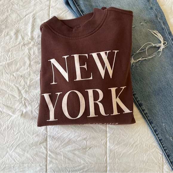 Abercrombie & Fitch Chocolate Crew Neck Sweatshirt Size Medium - Picture 1 of 4